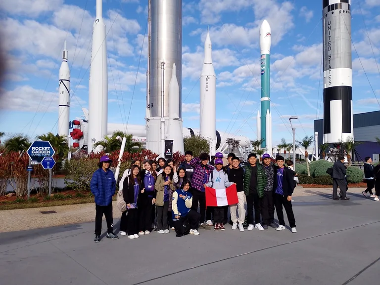Nuestros estudiantes brillan en Orlando, USA
