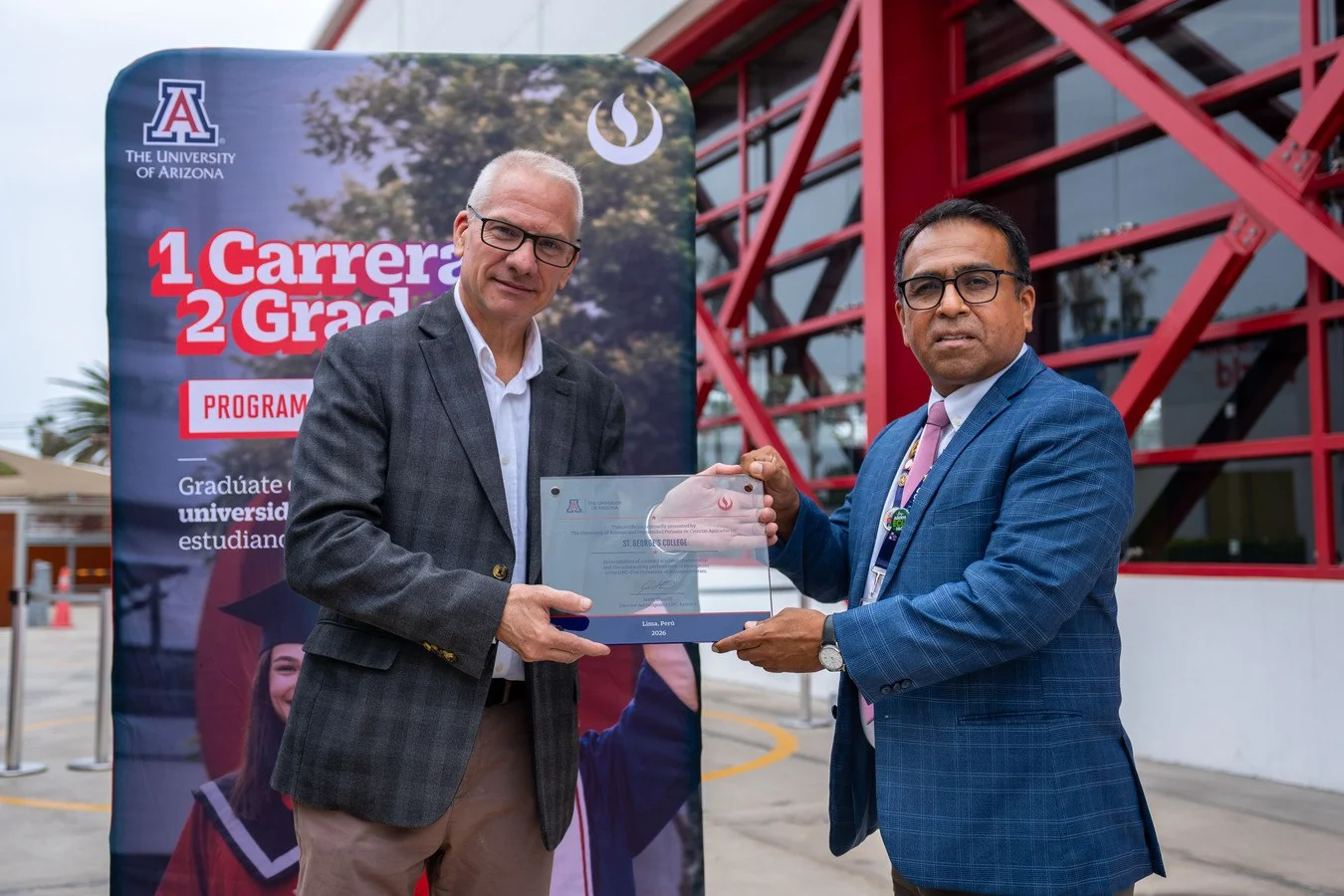 St. George’s College recibe reconocimiento de los programas NCUK y UPC–The University of Arizona
