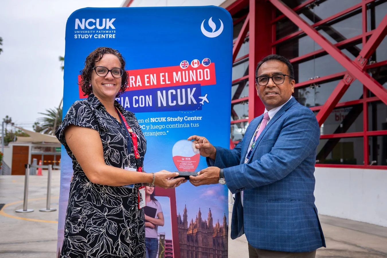 St. George’s College recibe reconocimiento de los programas NCUK y UPC–The University of Arizona